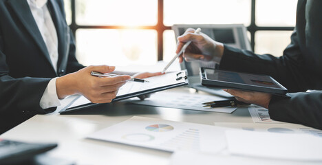 Naklejka premium Two Business People Meeting Design Ideas Concept. business planning and strategy.
