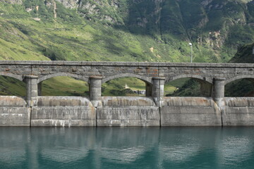 panorama attraverso la diga
panorama through the dam