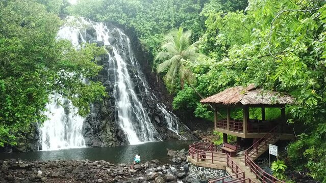 Kepirohi waterfall in Pohnpei, Micronesia（Federated States of Micronesia）