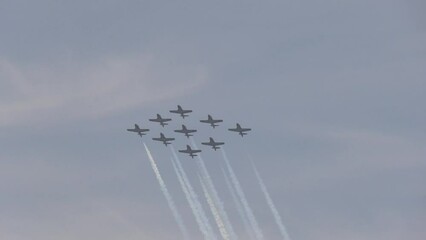 jets performing air show for crowd 