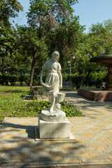 The sculpture of a girl with a bucket in her hand is installed in Tereshkova Park.