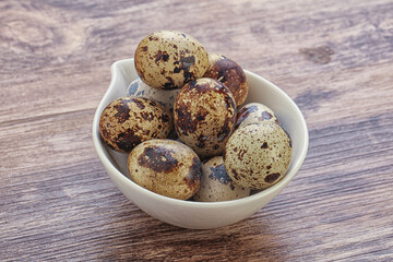 Raw quail eggs heap in the bowl - obrazy, fototapety, plakaty