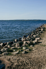 Fototapeta na wymiar sea with large stones on the shore
