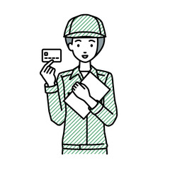 立って書類とカードを手に持つ作業員の女性