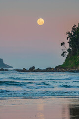 Strawberry Moon - Full Moon Rising
