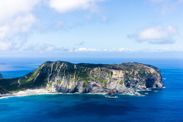 伊豆諸島新島の新島山断崖