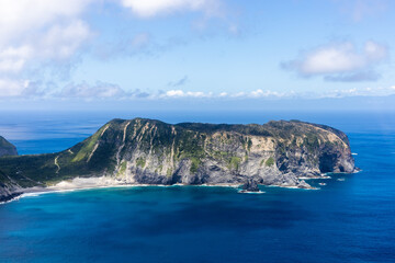 伊豆諸島新島の新島山断崖