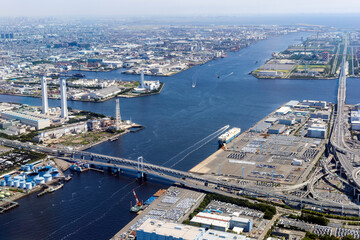 Fototapeta premium 横浜の大黒大橋付近を空撮