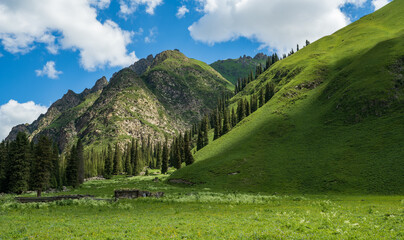 Obraz premium landscape of huge mountains in Xinjiang, China