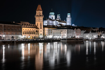 Fototapeta premium Passau bei Nacht