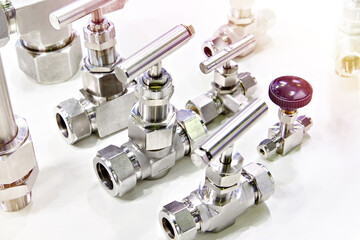 Metal needle valves for pipes