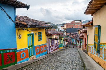 Fototapeta na wymiar colorful town of guatape in antioquia district, colombia.