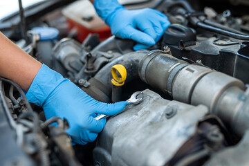 Male mechanic help woman solve the problem of car breakdown.