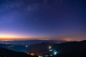 Fototapeta premium Phu Chi Dao at night with milky way sky, Tambon Po, Amphoe Wiang Kaen, Chiang Rai, Thailand.