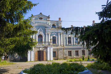 Fototapeta na wymiar Meringa Castle in village of Stara Pryluka, Vinnytsia region, Ukraine 