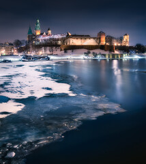 Krakow, Poland. View of the Wawel and the Vistula River  in winter. Widok na Wawel i rzekę Wisłę w zimie.