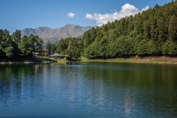 Fototapeta na wymiar Lago di Meuliano