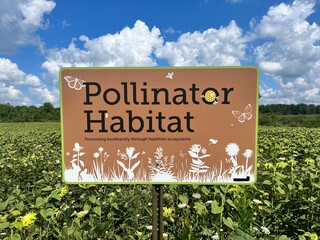 pollinator habitat sign  - obrazy, fototapety, plakaty