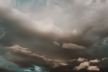 Obraz premium Sky with puffy clouds for background. Atmospheric phenomena in formation of precipitation.