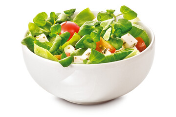 Tigela com salada verde com tomate e queijo