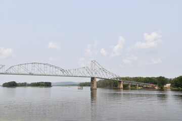Cantilever bridge over the Mississippi River in Iowa