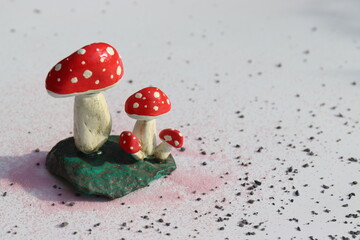 Kieselsteine bemalt. Fliegenpilze aus Kieselsteinen.