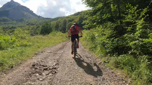 E bike MTB elettrica escursione tra le montagne dell'Appennino Tosco Emiliano 