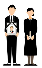 娘の遺影と仮位牌をもって立つ若い夫婦