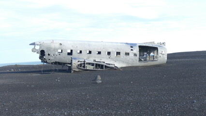 Flugzeugwrack am Strand