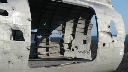 Flugzeugwrack am Strand