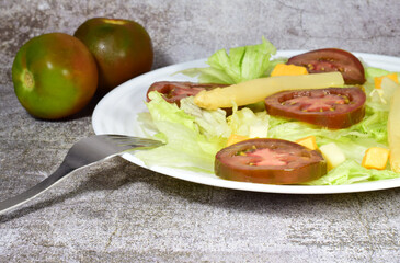 Green salad, with asparagus, tomato and cheese.