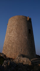 Fototapeta na wymiar Torre en la Sierra de la Tramuntana en Mallorca, España