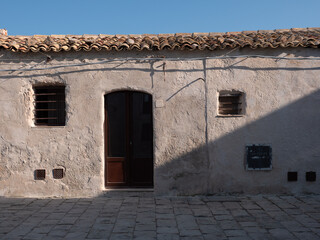 un suggestivo angolo della citt&agrave; di Marzamemi, in Sicilia