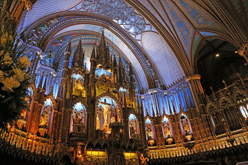 Fototapeta na wymiar Altar in gold and blue - Notre Dame Basilica - Montreal, Canada