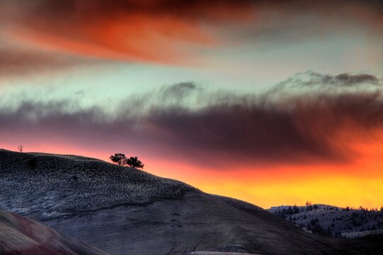 Sunset over painted hills in central Oregon