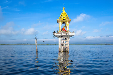 Myanmar, lac Inle - Petit temple sur le lac Inle.