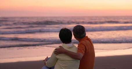 silhouette elderly couple chatting