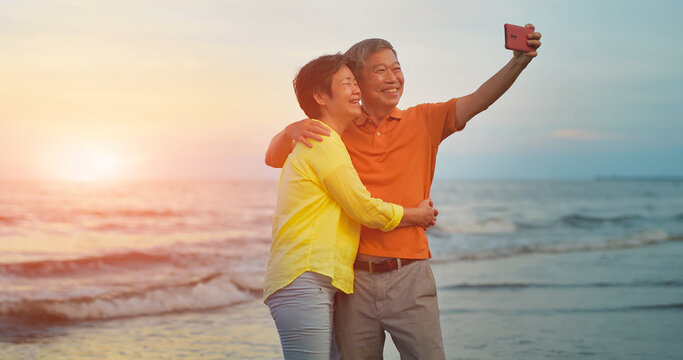 elderly couple take selfie