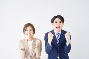 白背景でガッツポーズするビジネスウーマンとビジネスマン