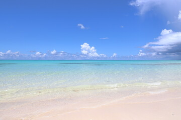 青い空と白い砂浜
