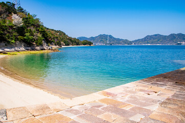 桟橋のある大久野島の美しい瀬戸内海の風景　広島県竹原市忠海町　Beautiful seascape of Setonaikai, Inland Sea of Japan, with stone pier on Okunoshima, known as 
