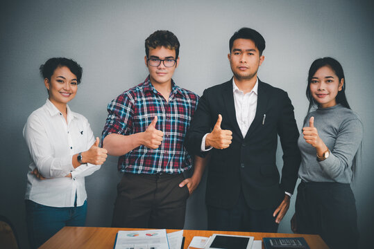 Group Of Business People Giving Thumb Up After Sucess Deal With Team. The Gesture Of Businesswoman And Businessman Thumbs-Up Standing With Happy Corporate Employees And Teamwork