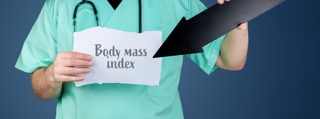 Body mass index (BMI). Arzt hält Zettel und zeigt mit Pfeil auf medizinischen Begriff.