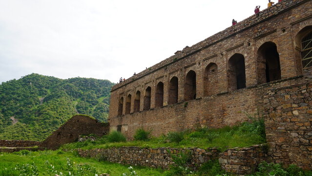 hunted bhangarh fort famous in rajasthan hd image
