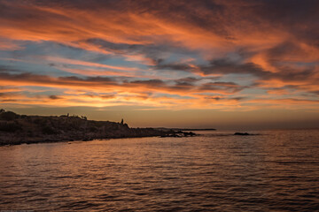 Fototapeta premium fantastic sunset with many colors off the coast of Bornholm Denmark, with its rocks, traumhafter Sonnenuntergang mit vielen Farben vor der Küste Bornholms Dänemark, mit seinen Felsen, 