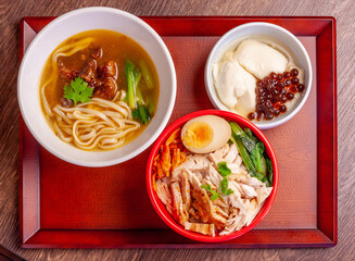 台湾定食鶏肉飯（ジーロンファン）