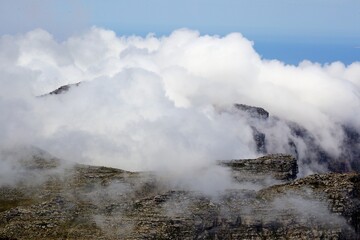 Tafelberg in Kapstadt unter Wolken