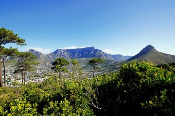 Panoramablick auf Kapstadt und Tafelberg