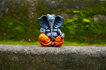 Lord ganesha sculpture or statue on nature background. - obrazy, fototapety, plakaty