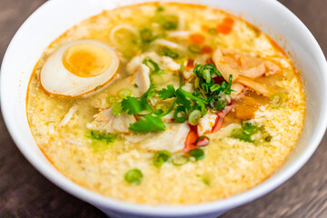 豆乳の鶏白湯米粉麺、豆漿鶏湯麺